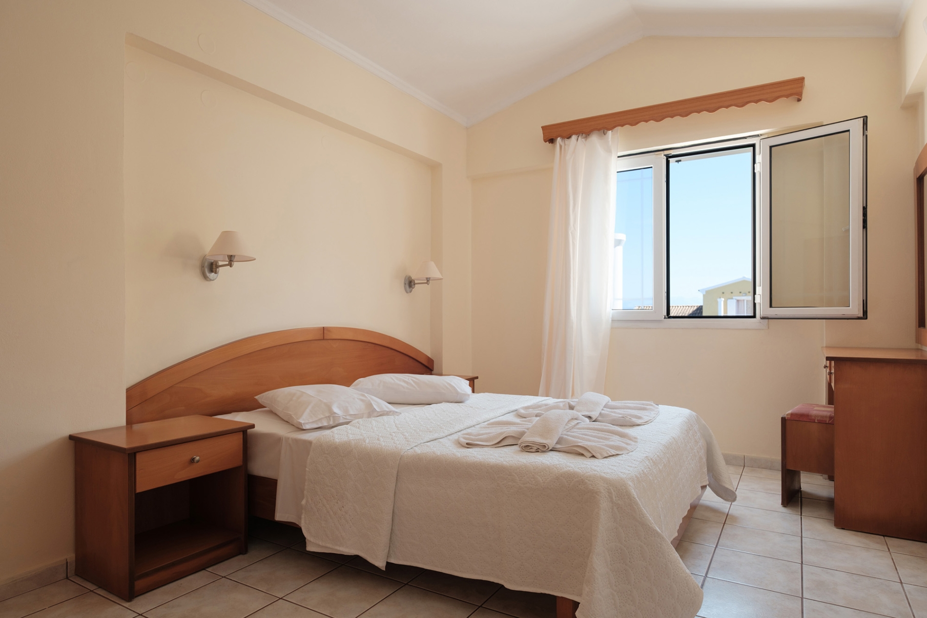 Tiara Holidays - Paradise Hotel Apartments Sidari - One Bedroom Apartment - bedroom